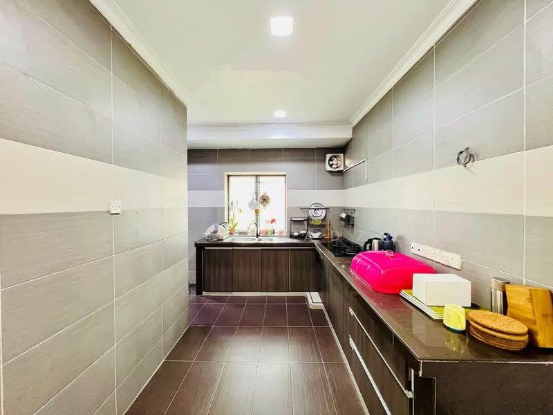 Rumah Teres 2 Tingkat untuk Dijual di Taman Bukit Subang (Shah Alam) - Ammeer Nadzrai - Kitchen - PropertyGuru.com.my