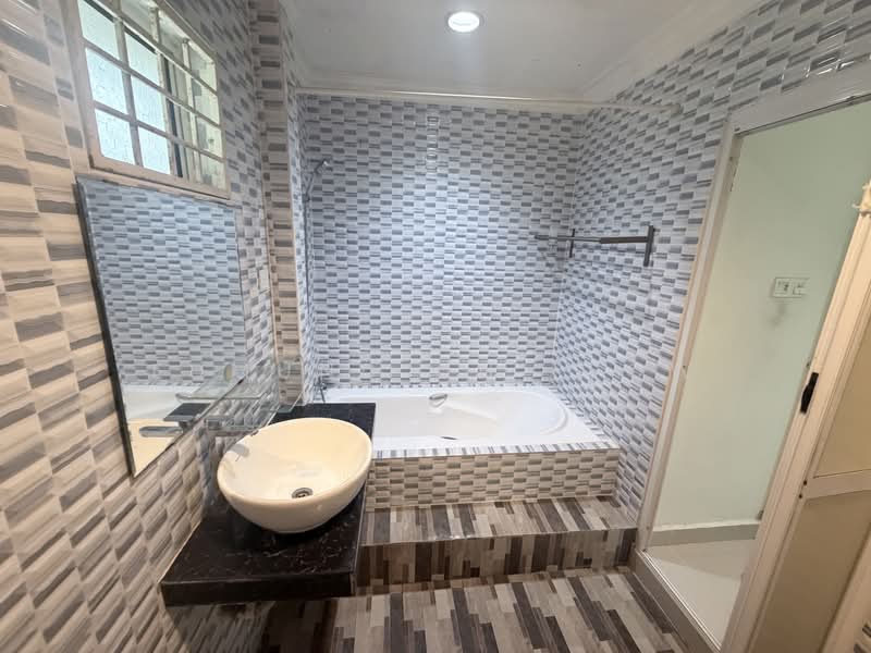Semi-Detached House for Sale in Taman Selayang Mutiara (Selayang) - Edmund CH Leow - Bathroom - PropertyGuru.com.my