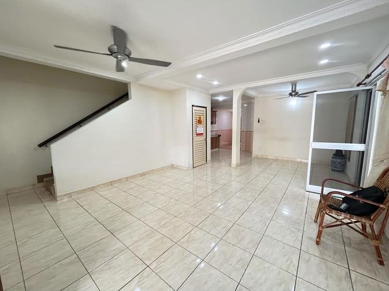 2-storey Terraced House for Sale in Kota Kemuning (Shah Alam) - Kai Shwen Lai - Living Room - PropertyGuru.com.my