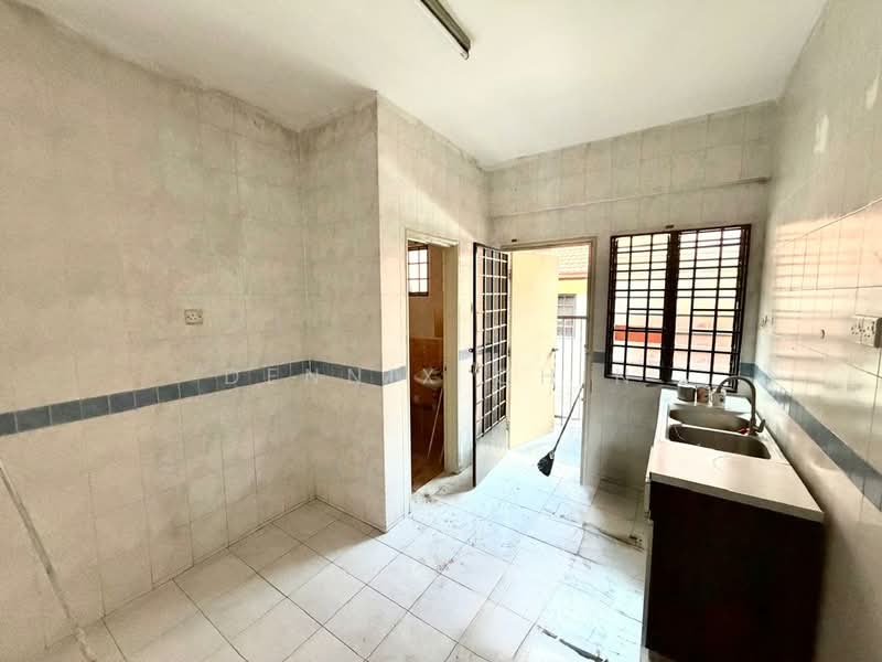 Rumah Teres 2 Tingkat untuk Disewa di Sungai Long (Bandar Sungai Long) - Dennix Chin - Kitchen - PropertyGuru.com.my