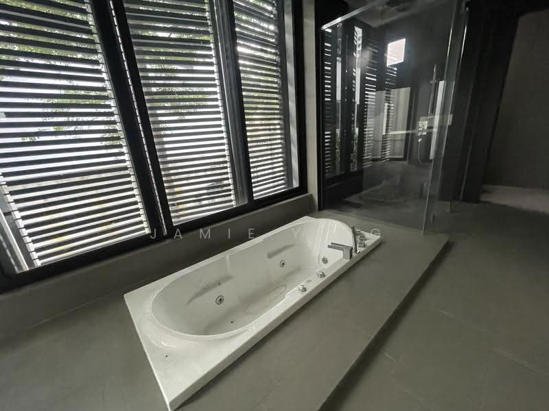 Bungalow House untuk Disewa di Taman Danau Desa (Taman Desa) - Jamie Yong - Bathroom - PropertyGuru.com.my