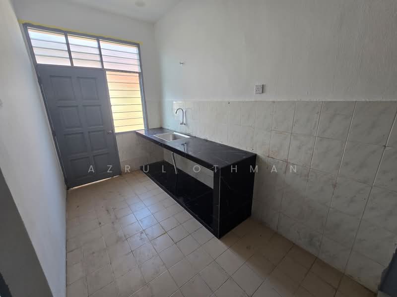 1-storey Terraced House for Sale in Port Dickson (Negeri Sembilan) - Azrul Othman - Kitchen - PropertyGuru.com.my