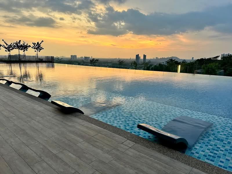 Pangsapuri untuk Dijual di Mutiara Hilltop - Bee Kim - Pool - PropertyGuru.com.my