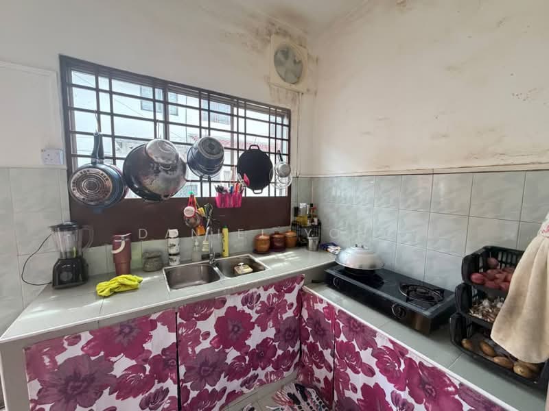 2-storey Terraced House for Sale in Mutiara Rini (Skudai) - Daniel Yong - Kitchen - PropertyGuru.com.my