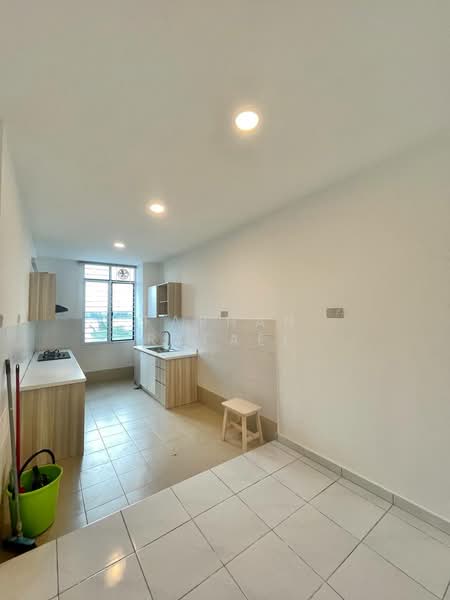 2.5-storey Terraced House for Sale in Taman Tasik Prima (Puchong) - Farhan Rafael - Kitchen - PropertyGuru.com.my