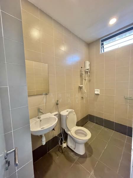 2.5-storey Terraced House for Sale in Taman Tasik Prima (Puchong) - Farhan Rafael - Bathroom - PropertyGuru.com.my