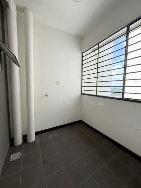 Apartment for Sale at Aliff Avenue (Dwi Alif) - Robin Lim - Balcony - PropertyGuru.com.my