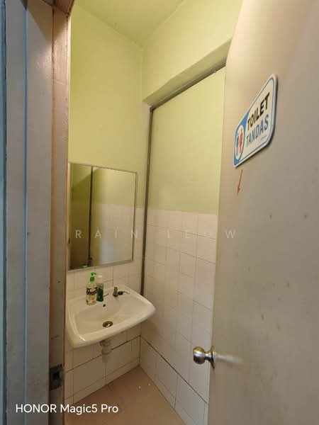 Office for Rent in Cheras Business Centre (Kuala Lumpur) - Rain Leow - Bathroom - PropertyGuru.com.my