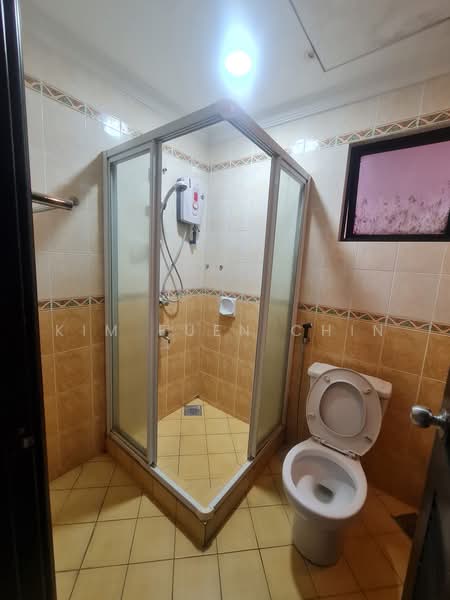 Kondominium untuk Disewa di Marina Court Resort Condominium - Kim Fuen Chin - Bathroom - PropertyGuru.com.my