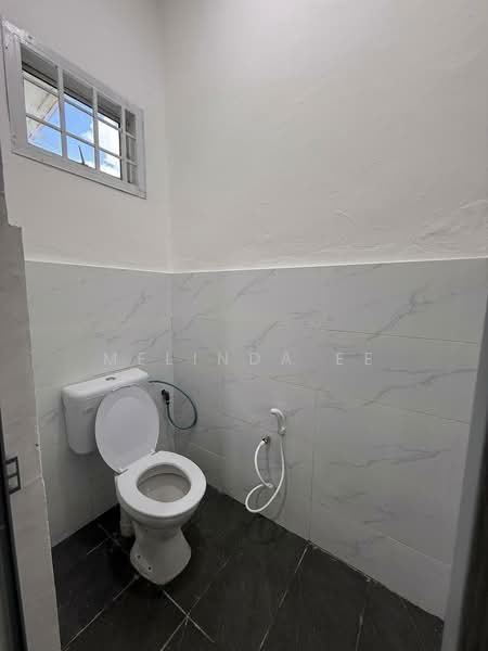 Rumah Teres 1 Tingkat untuk Dijual di Taman Jaya Sepakat (Senai) - Melinda Ee - Bathroom - PropertyGuru.com.my