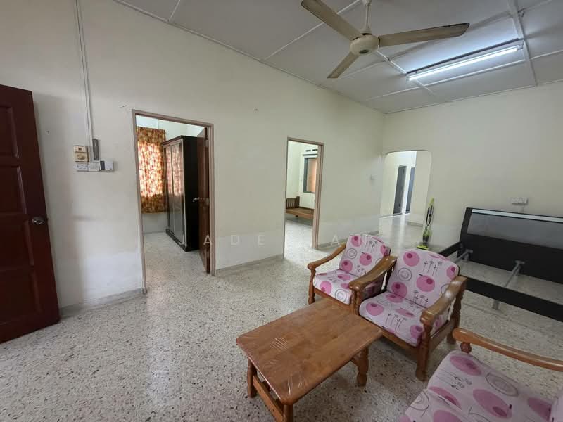 1-storey Terraced House for Rent in Taman Ungku Tun Aminah (Skudai) - Jade Gan - Living Room - PropertyGuru.com.my