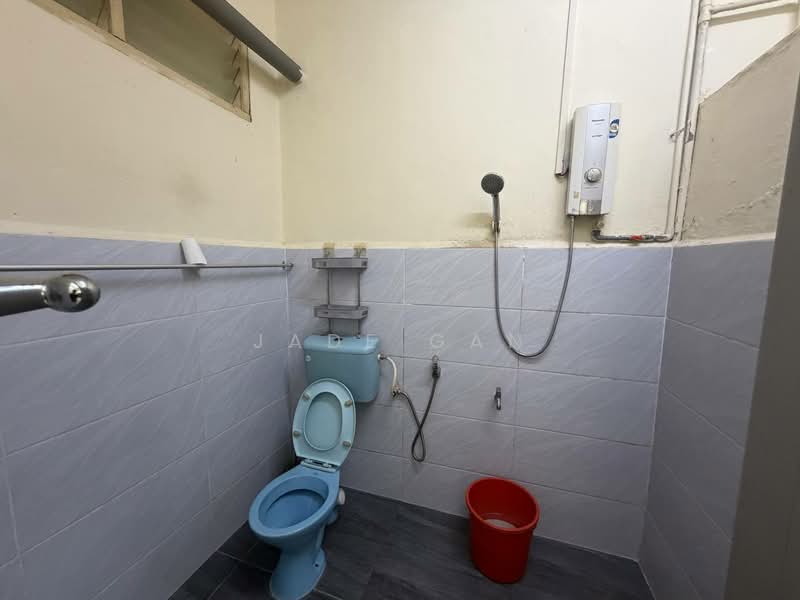 1-storey Terraced House for Rent in Taman Ungku Tun Aminah (Skudai) - Jade Gan - Bathroom - PropertyGuru.com.my