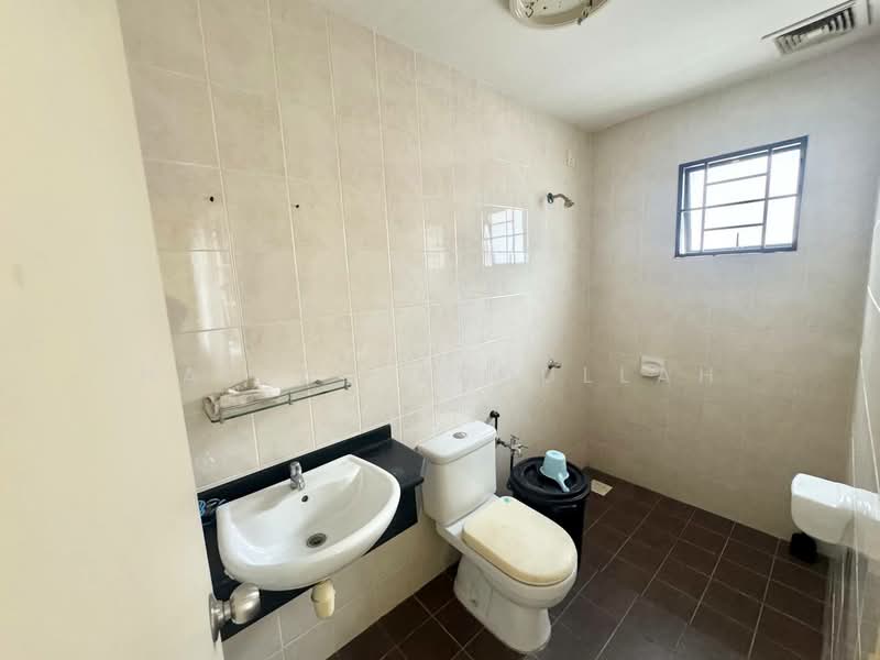 Rumah Teres 2 Tingkat untuk Dijual di Seksyen U9 (Shah Alam) - Nadiah Abdullah - Bathroom - PropertyGuru.com.my