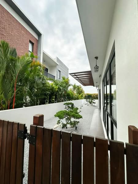 Rumah Berkembar untuk Dijual di Kota Kemuning (Shah Alam) - John Lee - Exterior - PropertyGuru.com.my