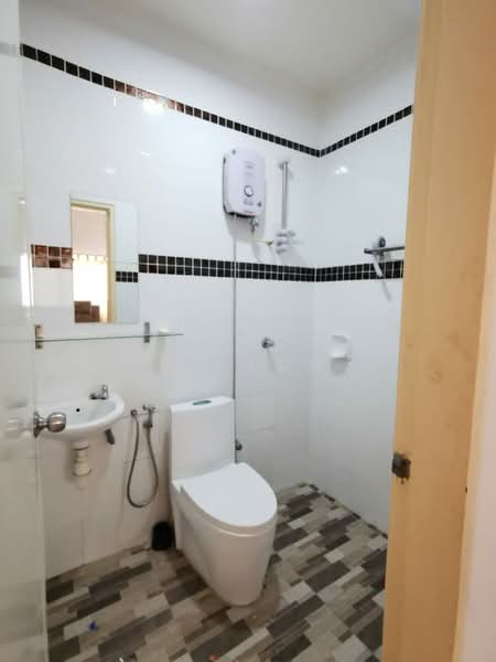 Rumah Berkembar untuk Dijual di Taman Selayang Mutiara (Selayang) - MY Loh - Bathroom - PropertyGuru.com.my
