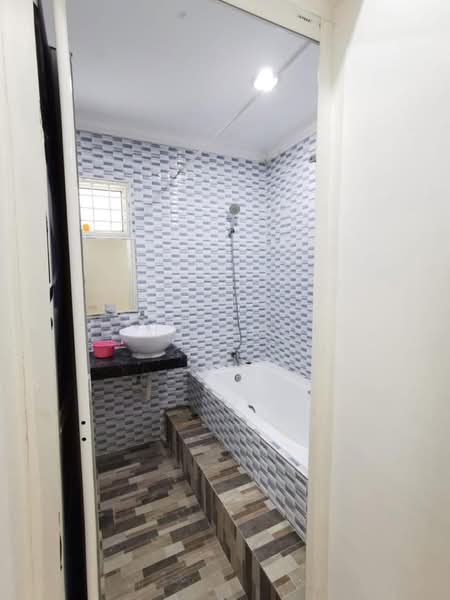 Rumah Berkembar untuk Dijual di Taman Selayang Mutiara (Selayang) - MY Loh - Bathroom - PropertyGuru.com.my