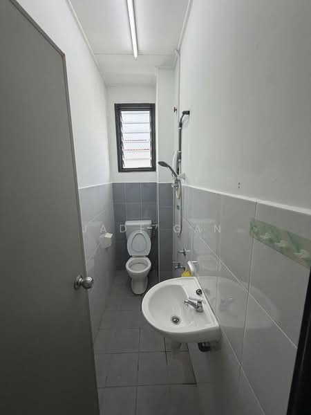 2-storey Terraced House for Rent in Mutiara Rini (Skudai) - Jade Gan - Bathroom - PropertyGuru.com.my