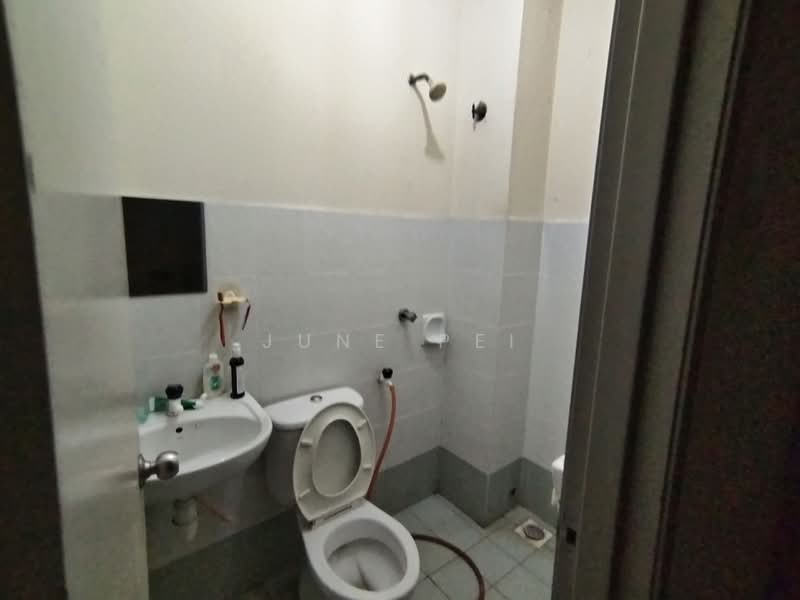 2-storey Terraced House for Sale in TAMAN PUCHONG UTAMA (Puchong) - June Pei - Bathroom - PropertyGuru.com.my
