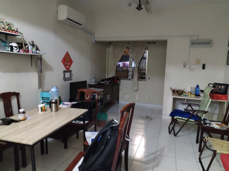 2-storey Terraced House for Sale in TAMAN PUCHONG UTAMA (Puchong) - June Pei - Living Room - PropertyGuru.com.my