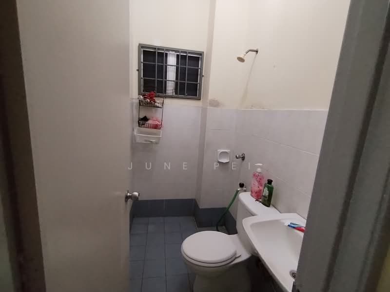 2-storey Terraced House for Sale in TAMAN PUCHONG UTAMA (Puchong) - June Pei - Bathroom - PropertyGuru.com.my
