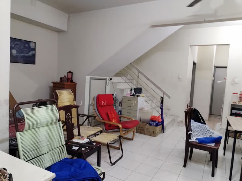 2-storey Terraced House for Sale in TAMAN PUCHONG UTAMA (Puchong) - June Pei - Living Room - PropertyGuru.com.my