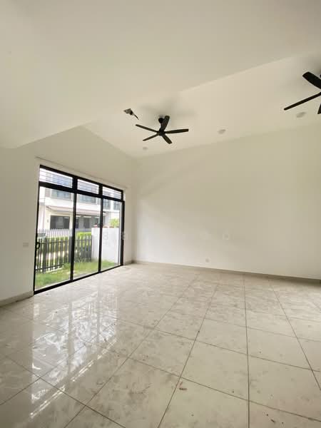 Semi-Detached House for Rent in Setia Alam (Selangor) - Abby Woo - Living Room - PropertyGuru.com.my