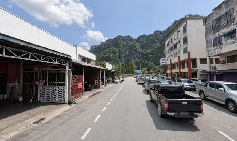 Kedai / Pejabat untuk Dijual di Batu Caves (Selangor) - Chris Tye - Exterior - PropertyGuru.com.my