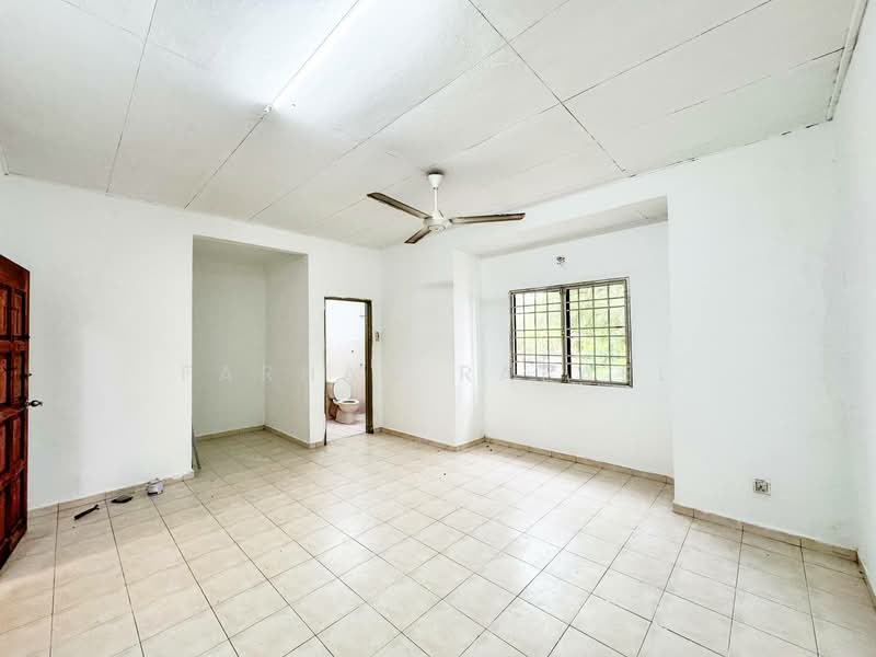 2-storey Terraced House for Sale in Sungai Buloh (Selangor) - Farhan Rafael - Living Room - PropertyGuru.com.my