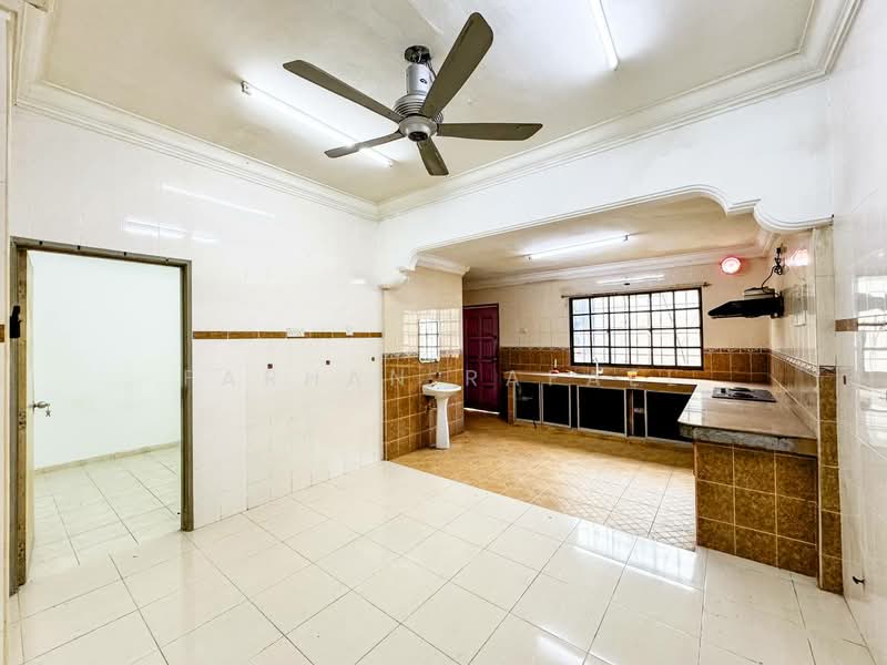 2-storey Terraced House for Sale in Sungai Buloh (Selangor) - Farhan Rafael - Kitchen - PropertyGuru.com.my