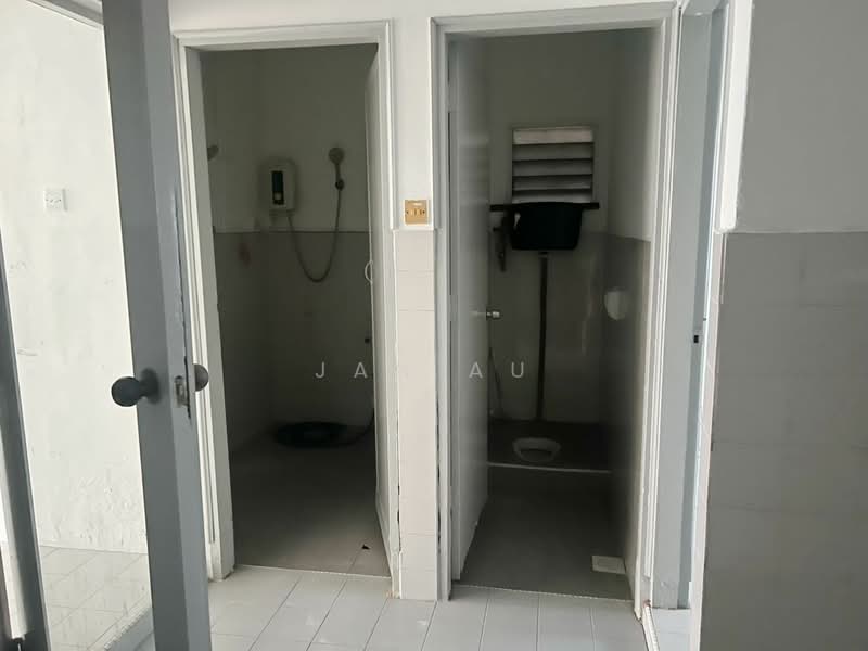 1-storey Terraced House for Sale in Taman Johor Jaya (Johor Bahru) - JAN AU - Bathroom - PropertyGuru.com.my