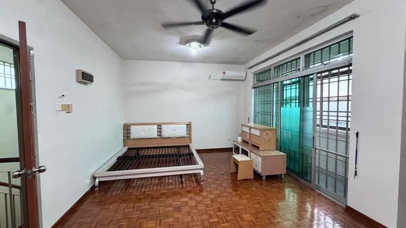 1.5-storey Terraced House for Sale in Taman Gaya (Ulu Tiram) - Ee Fong Toh - Bedroom - PropertyGuru.com.my