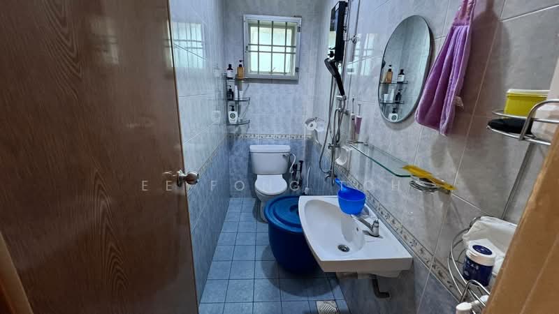 1.5-storey Terraced House for Sale in Taman Gaya (Ulu Tiram) - Ee Fong Toh - Bathroom - PropertyGuru.com.my