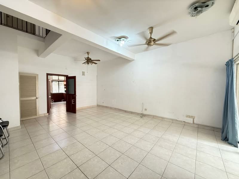 Rumah Teres 2-Tingkat untuk Dijual di Kota Kemuning (Shah Alam) - Adam Chia - Living Room - PropertyGuru.com.my