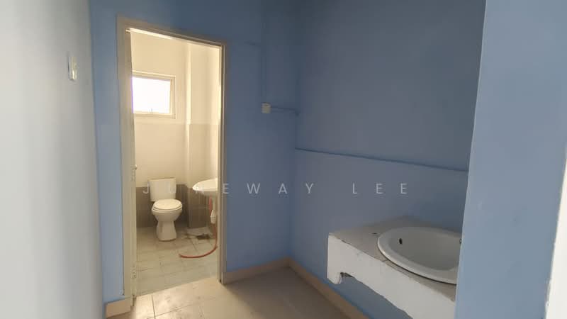 Shop for Rent in Bandar Bukit Mahkota (Bangi) - Juneway Lee - Bathroom - PropertyGuru.com.my