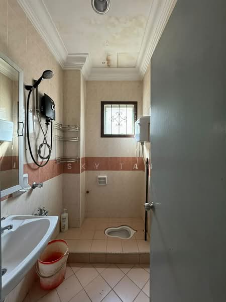 Rumah Teres 2 Tingkat untuk Disewa di Taman Setia Indah (Tebrau) - Sky Tan - Bathroom - PropertyGuru.com.my