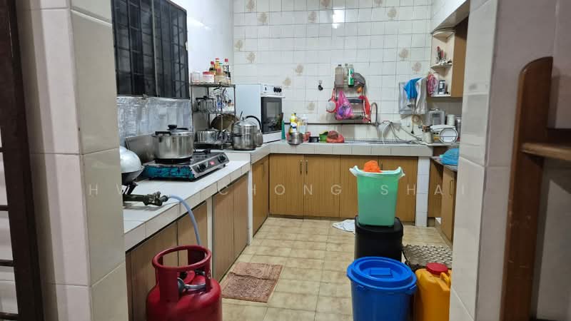 2-storey Terraced House for Sale in Taman Seputeh (Seputeh) - Hwee Chong Shai - Kitchen - PropertyGuru.com.my