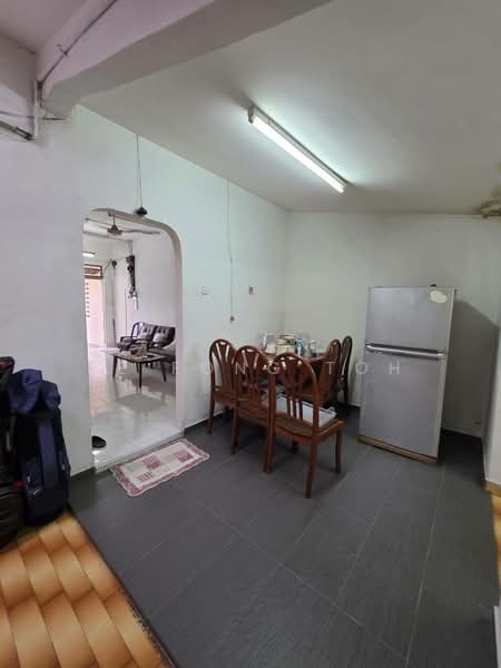 1-storey Terraced House for Sale in Taman Century (Johor Bahru) - Ee Fong Toh - Living Room - PropertyGuru.com.my