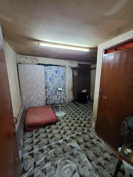 1-storey Terraced House for Sale in Taman Century (Johor Bahru) - Ee Fong Toh - Bedroom - PropertyGuru.com.my