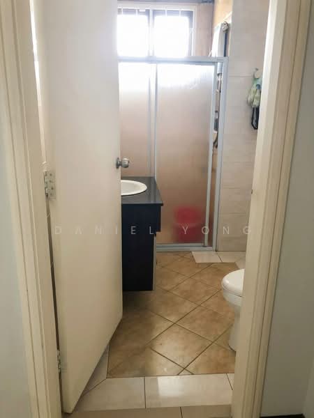 Semi-Detached House for Sale in Taman Pulai Bayu (Skudai) - Daniel Yong - Bathroom - PropertyGuru.com.my