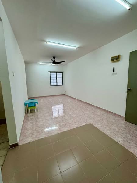 Apartment for Sale at Pinang Court 2 - Aswad . - Living Room - PropertyGuru.com.my