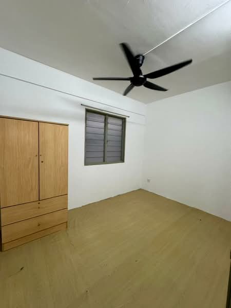 Apartment for Sale at Pinang Court 2 - Aswad . - Bedroom - PropertyGuru.com.my