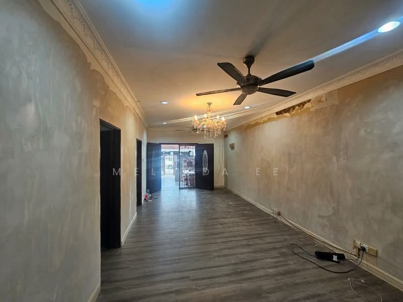 Rumah Teres 1 Tingkat untuk Dijual di Taman Ungku Tun Aminah (Skudai) - Melinda Ee - Living Room - PropertyGuru.com.my