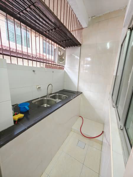 2-storey Terraced House for Sale in Taman Bestari Indah (Ulu Tiram) - Fu Guan - Kitchen - PropertyGuru.com.my