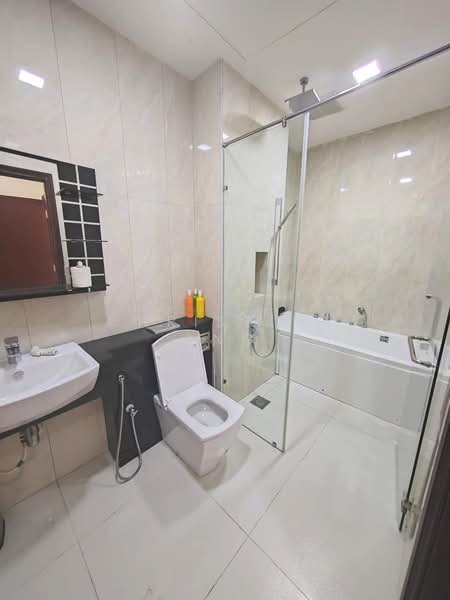 Servis Apartment untuk Dijual di Paragon Suites @ CIQ - Christina Ang - Bathroom - PropertyGuru.com.my