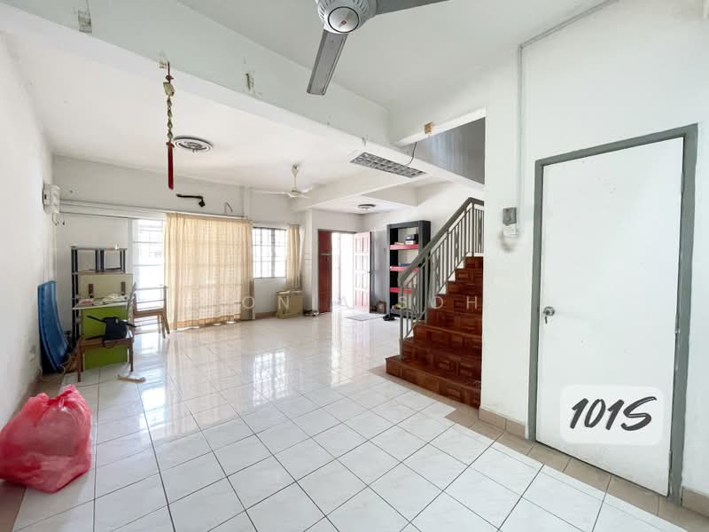 Rumah Teres untuk Dijual di Kota Kemuning (Shah Alam) - Sonia Soh - Living Room - PropertyGuru.com.my
