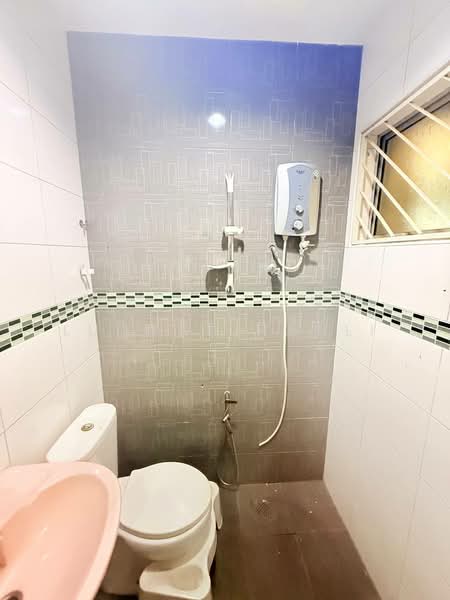 Rumah Teres 2 Tingkat untuk Dijual di Taman Wangsa Melawati (Setapak) - Luqman Ramli - Bathroom - PropertyGuru.com.my