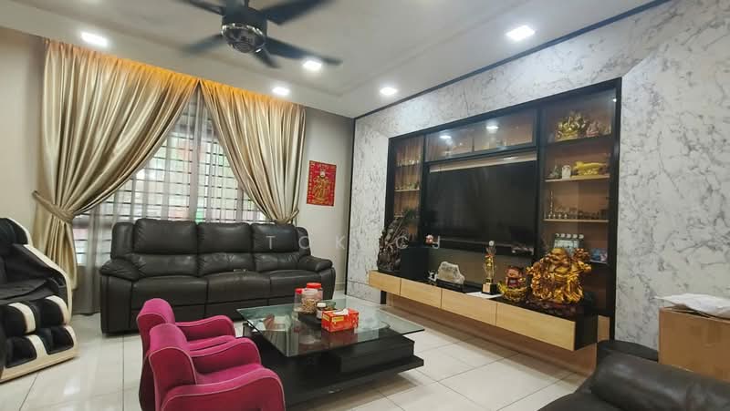 Rumah Teres 2.5 Tingkat untuk Dijual di Taman Sutera Utama (Skudai) - Tok CJ - Living Room - PropertyGuru.com.my