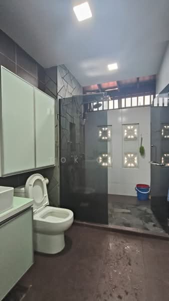 Rumah Teres 2.5 Tingkat untuk Dijual di Taman Sutera Utama (Skudai) - Tok CJ - Bathroom - PropertyGuru.com.my