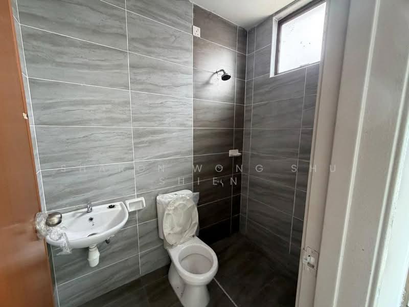 Rumah Teres 2 Tingkat untuk Dijual di Taman Bestari Indah (Ulu Tiram) - Sharon Wong Shu Shien - Bathroom - PropertyGuru.com.my