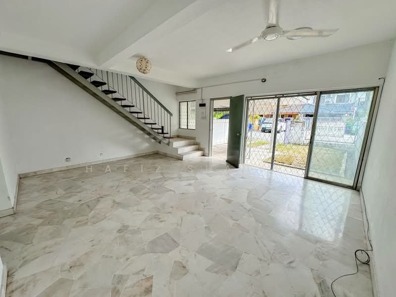 2-storey Terraced House for Sale in Sunway (Selangor) - Hafiz Shariff - Living Room - PropertyGuru.com.my